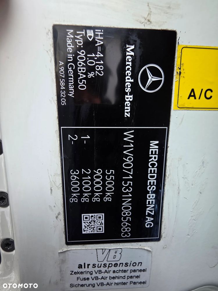 Mercedes-Benz Sprinter - 32