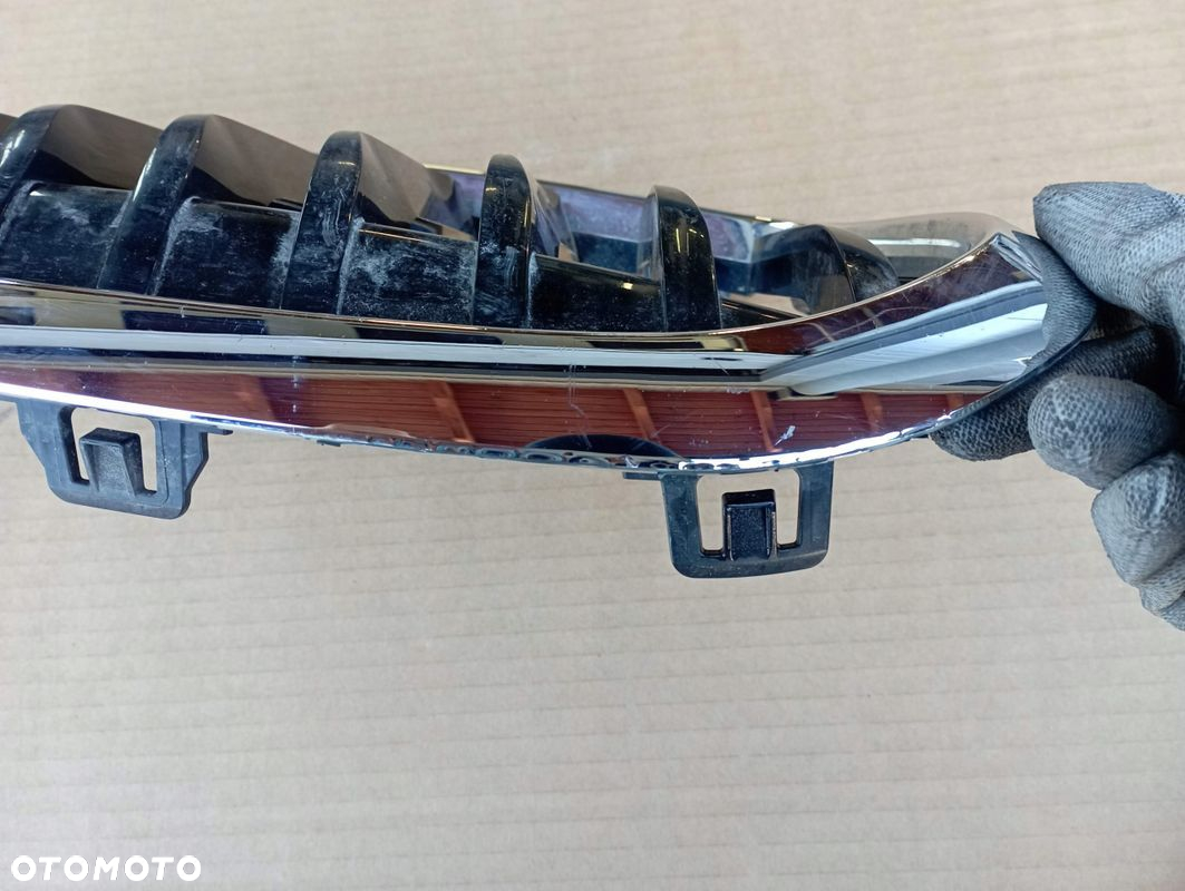 BMW F46 CHROM NERKA ATRAPA KRATKA PRAWA PRZÓD PRZEDNIA 7467457 - 2
