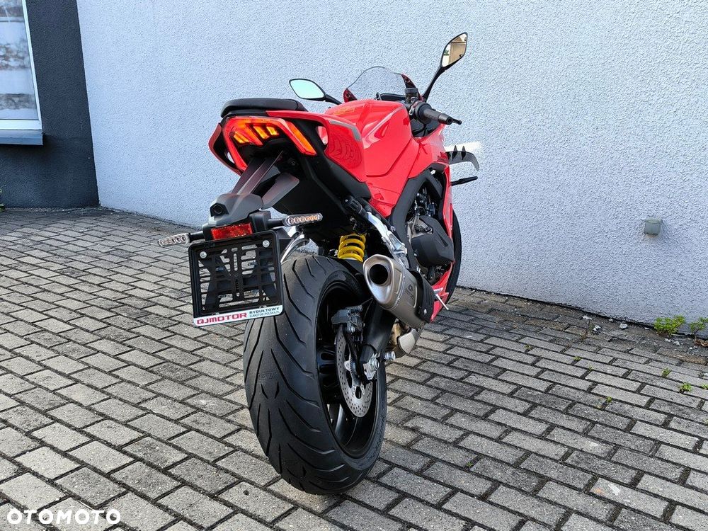 QJMOTOR SRK 800RR - 18