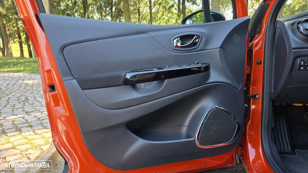 Renault Captur 1.5 dCi Initiale Paris EDC - 15