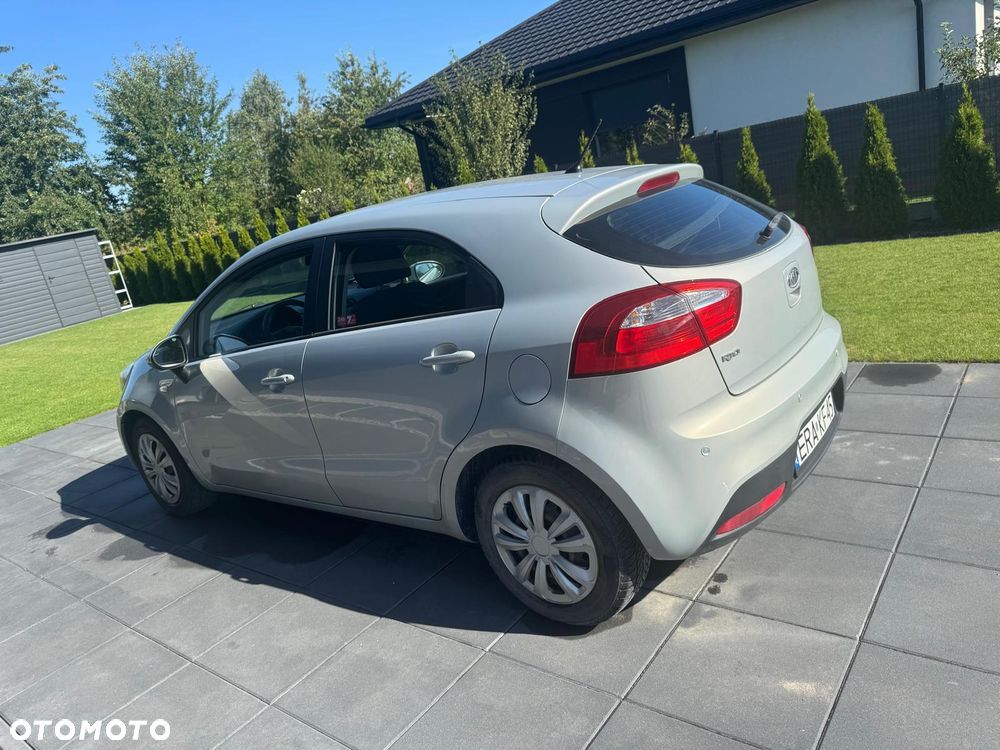 Kia Rio - 10