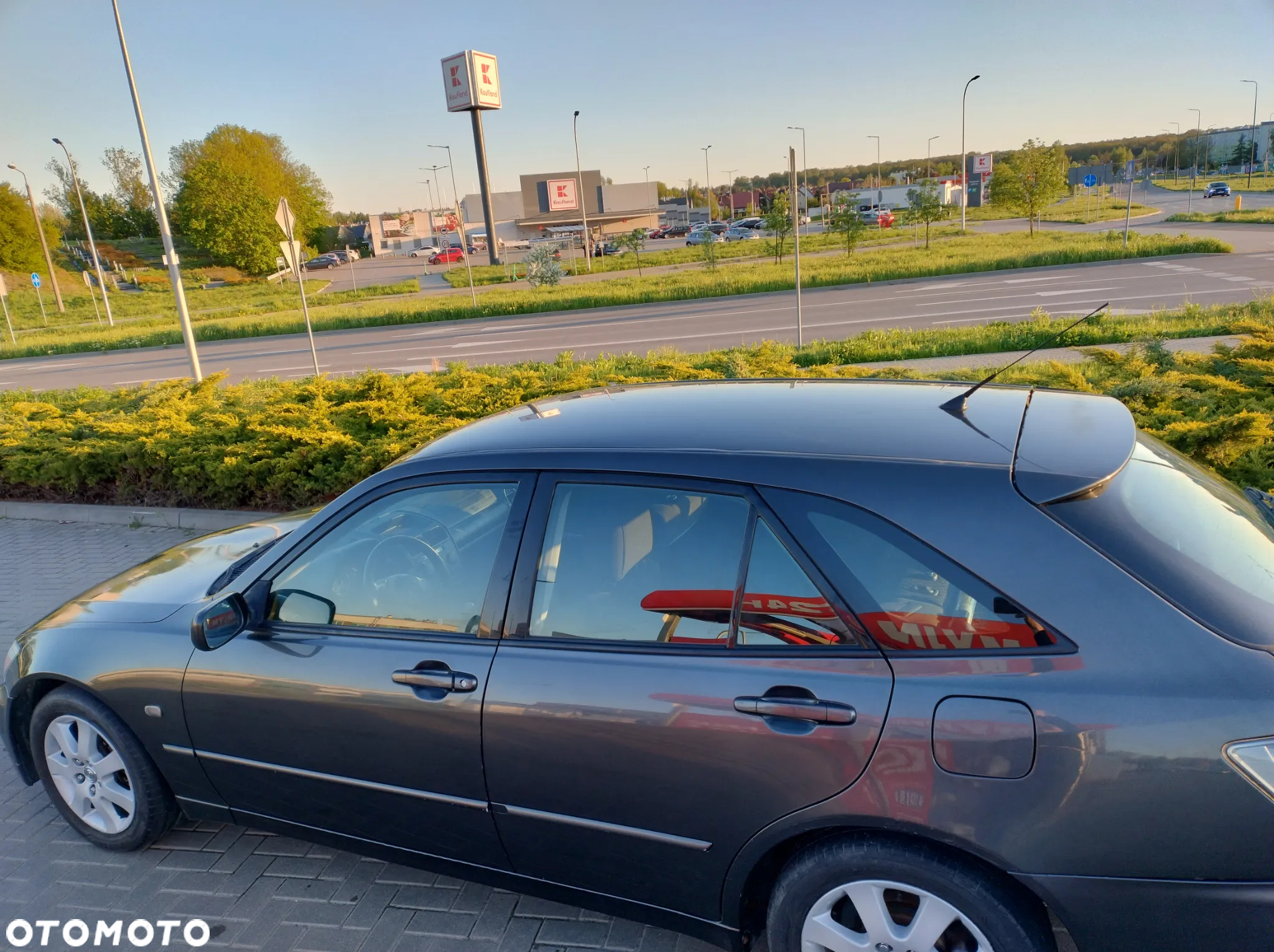 Lexus IS 200 SportCross - 5