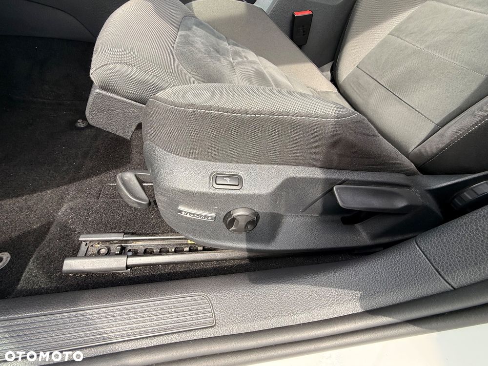 Volkswagen Golf 1.5 TSI ACT OPF Highline - 12