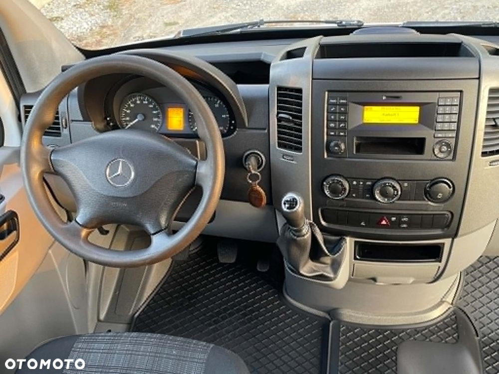 Mercedes-Benz Sprinter - 14