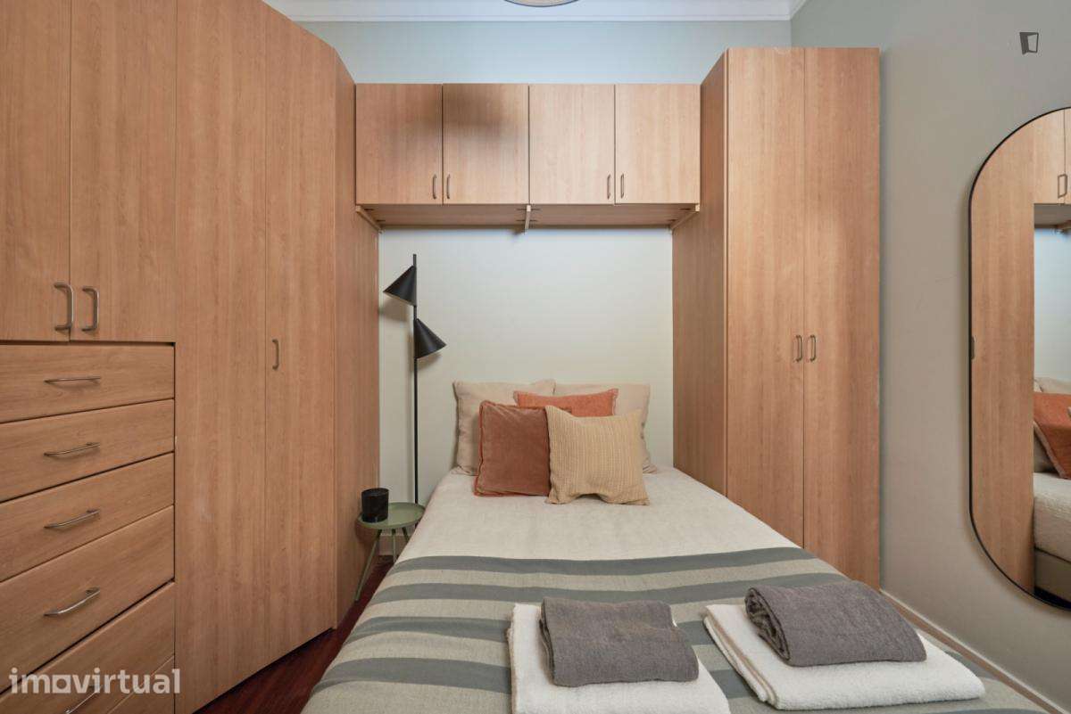 Quarto - localizado em Marquês de Pombal Lisbon - Grande imagem: 4/59