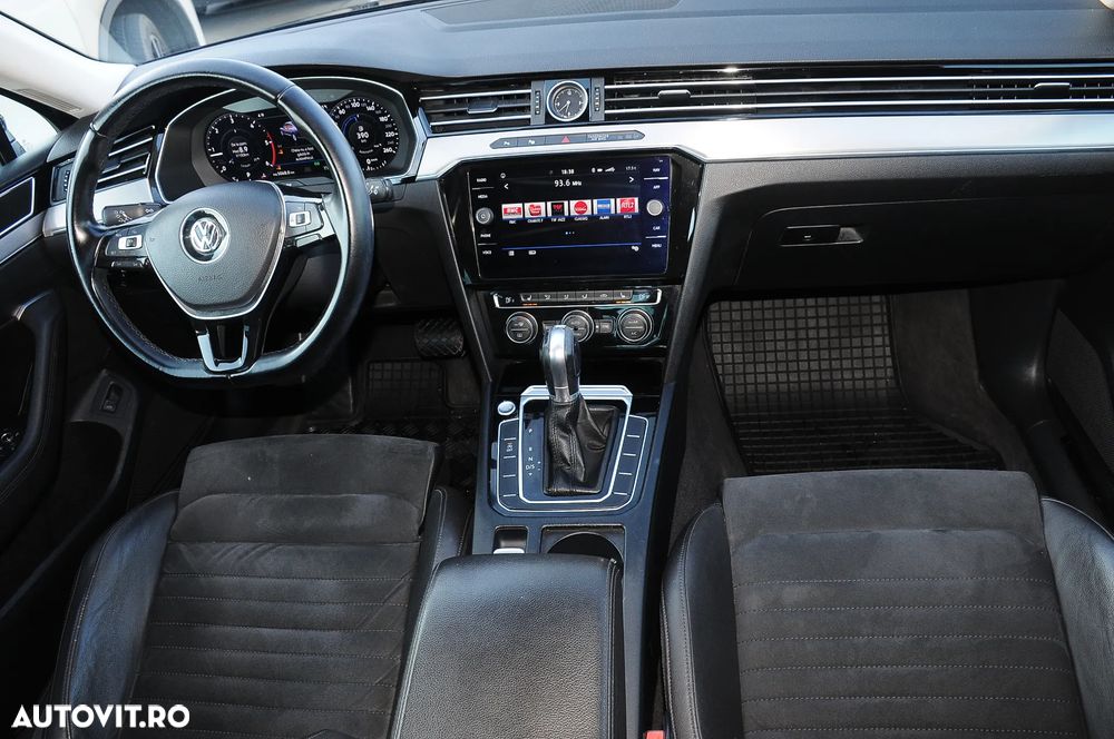 Volkswagen Passat 2.0 TDI DSG Highline - 22