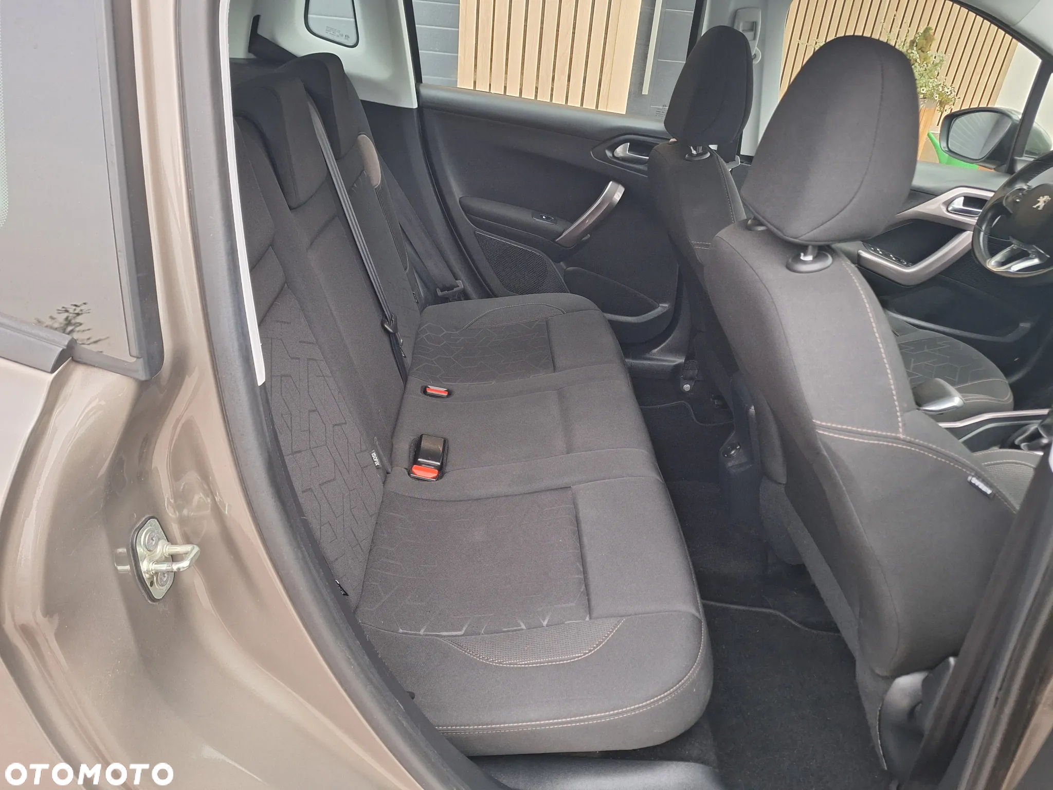 Peugeot 2008 - 12