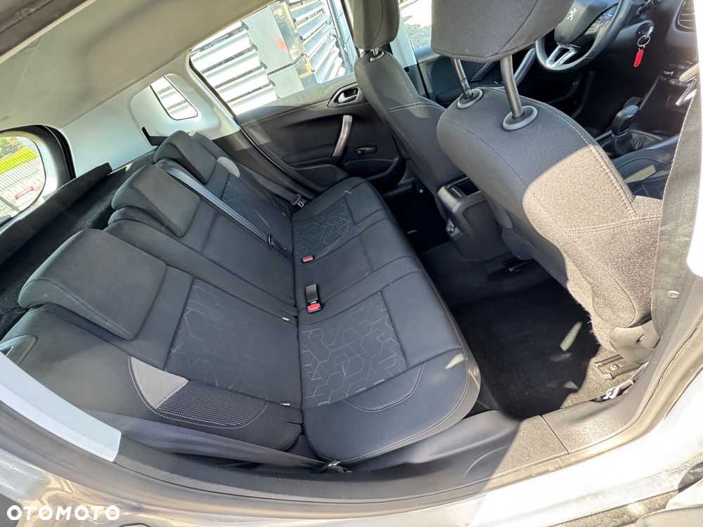 Peugeot 2008 1.2 Pure Tech Style - 14