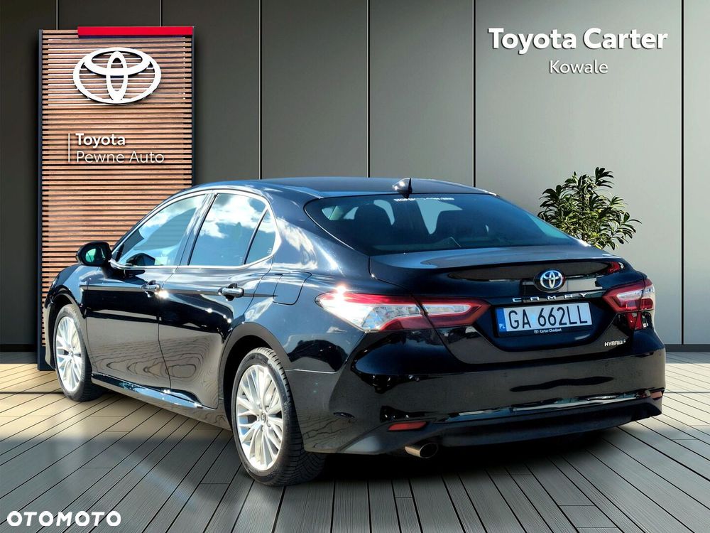 Toyota Camry - 4