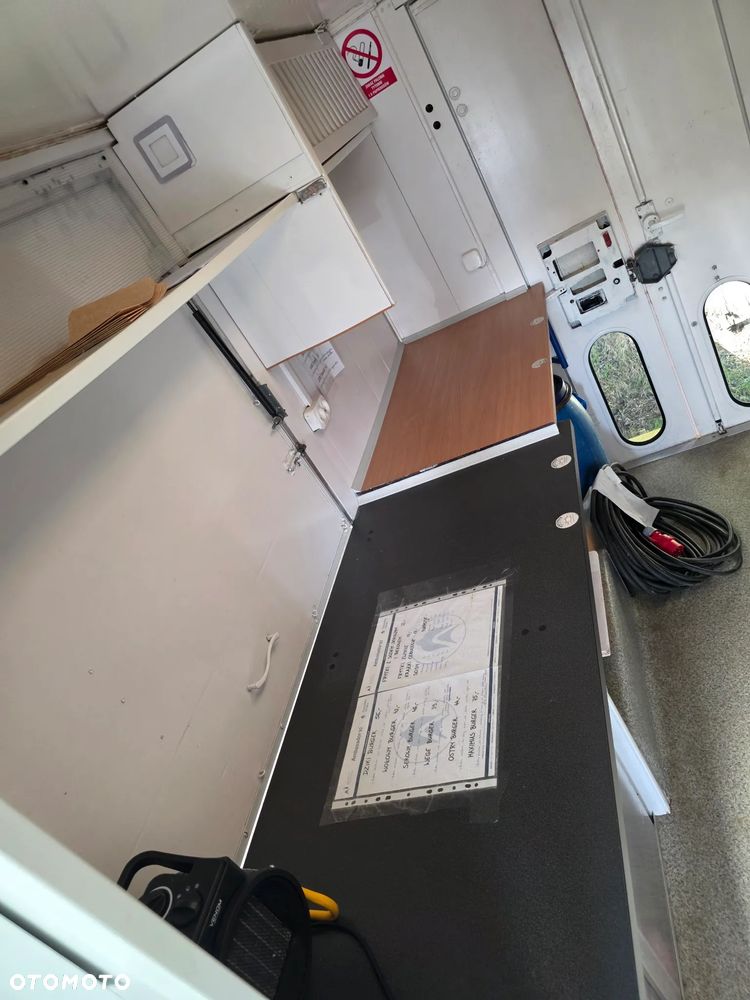 Mercedes-Benz 308 - 10