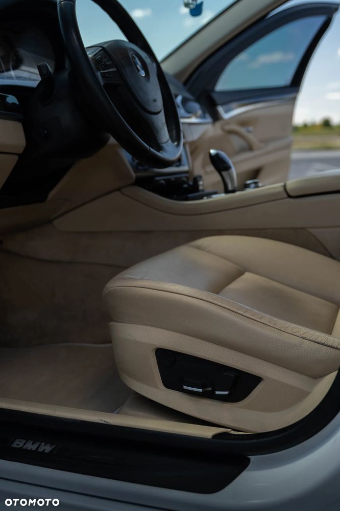 BMW Seria 5 535i xDrive Sport-Aut - 23