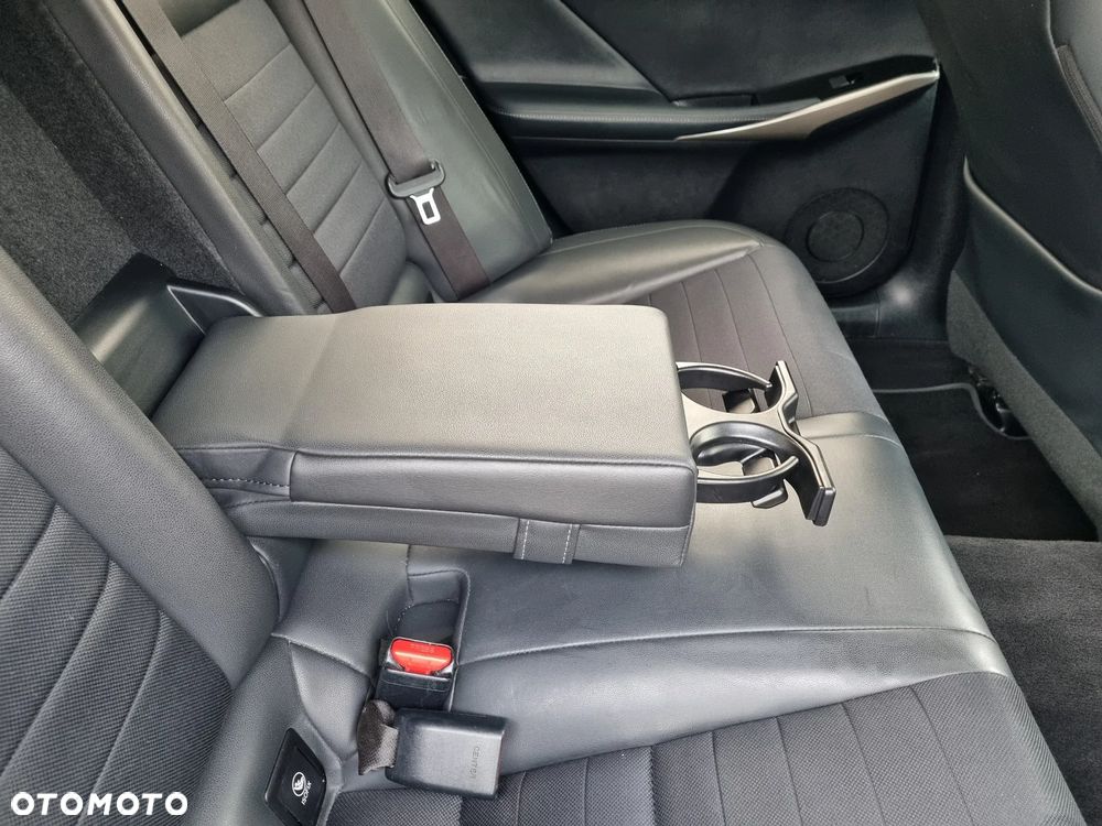 Lexus IS Business Edition - 22