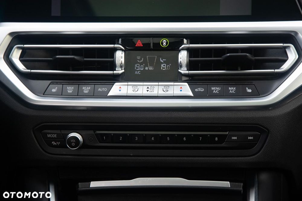 BMW Seria 3 320d xDrive Luxury Line - 29