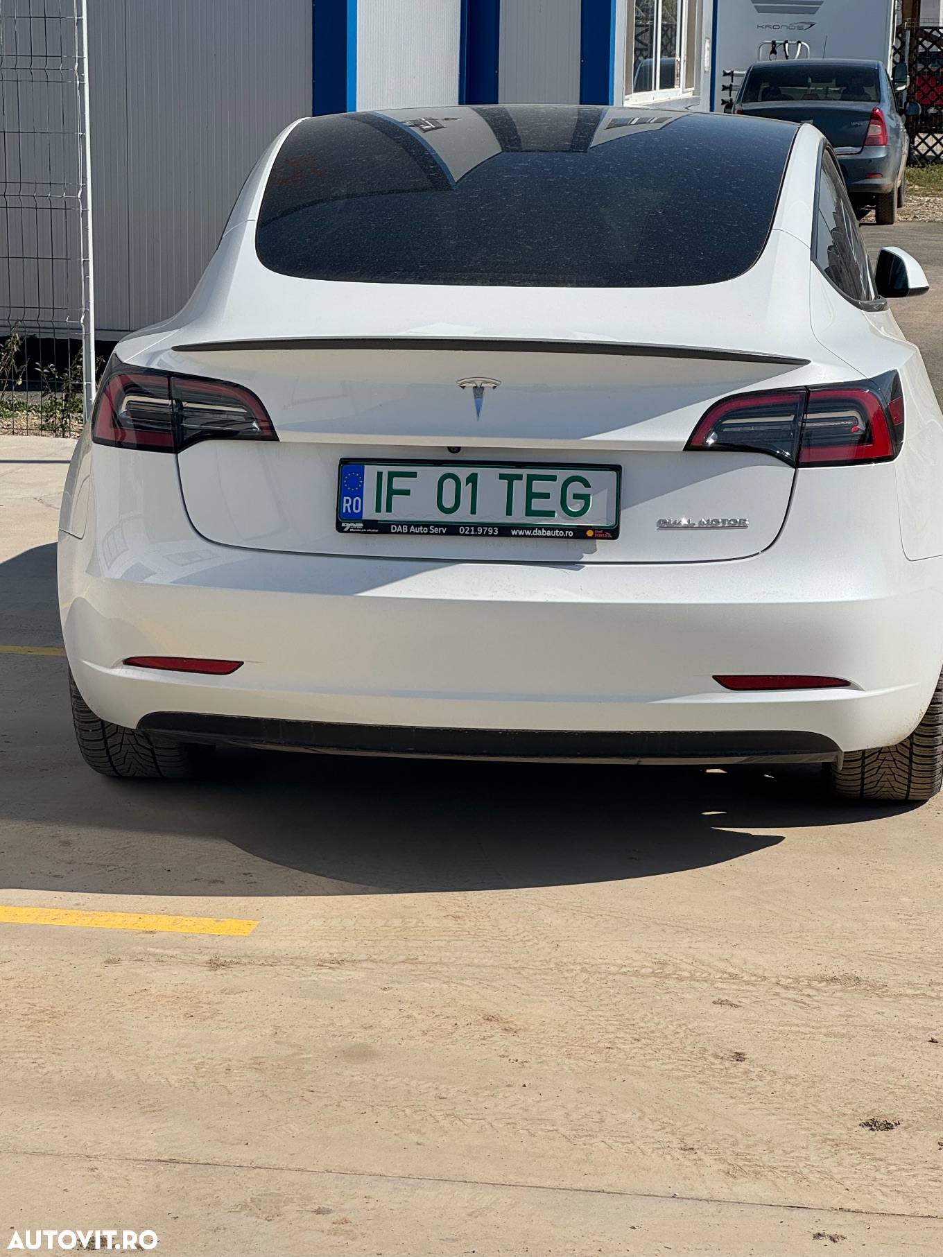 Tesla Model 3 - 5