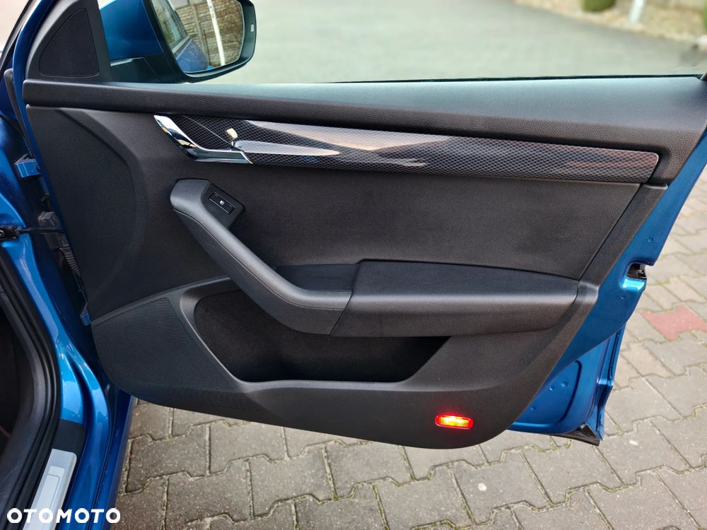 Skoda Octavia 2.0 TDI DSG RS - 20