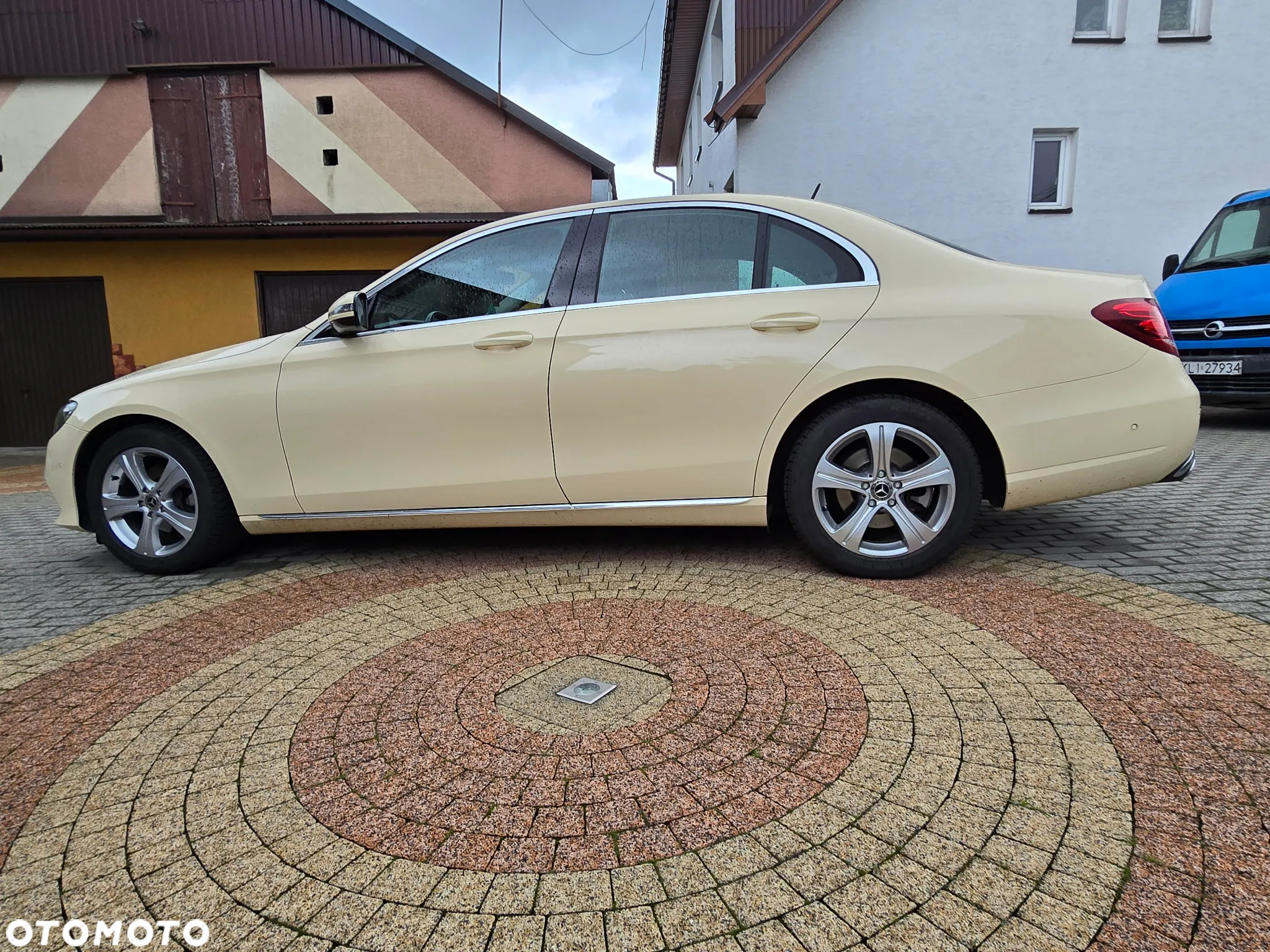 Mercedes-Benz Klasa E 200 d 9G-TRONIC Exclusive - 4