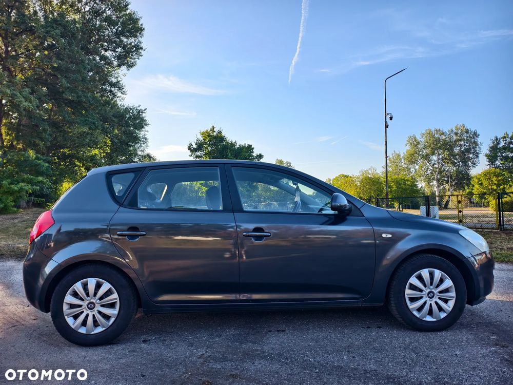 Kia Ceed - 6
