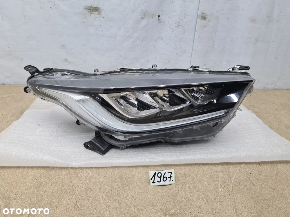 Toyota Yaris 4 IV od20r lampa prawy przód Full Led - 1