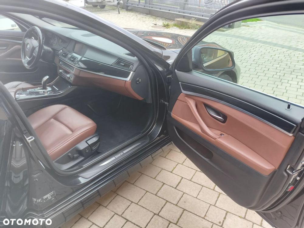 BMW Seria 5 520d Touring - 22