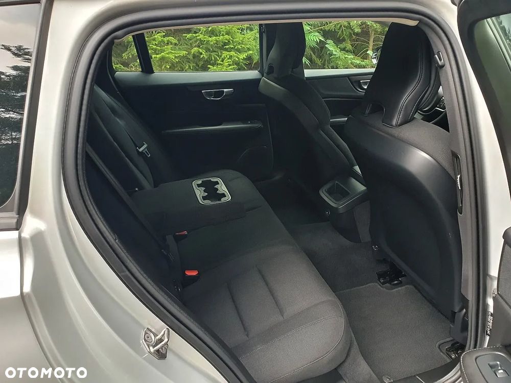 Volvo V60 B3 B DKG Momentum Pro - 7