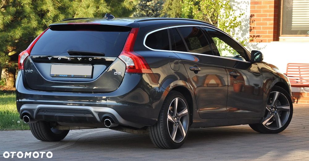 Volvo V60 D5 R-Design - 6