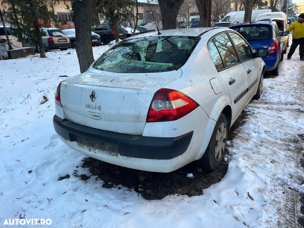 Dezmembrez Renault Megane II non facelift 1,5 dci alb 2005 - 7