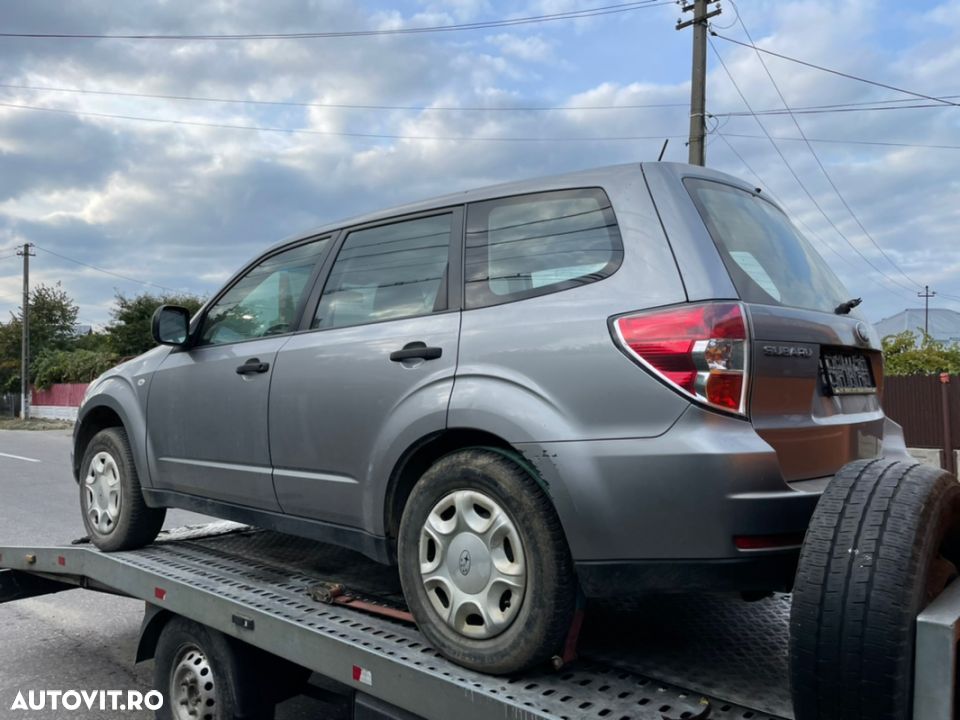 bara fata capotă radiator cutie ușa kit airbaguri scaune Haion luneta geam caseta directie Subaru Forester SH radio cd fabricație 2009 diesel dezmembrari forester 3 - 2