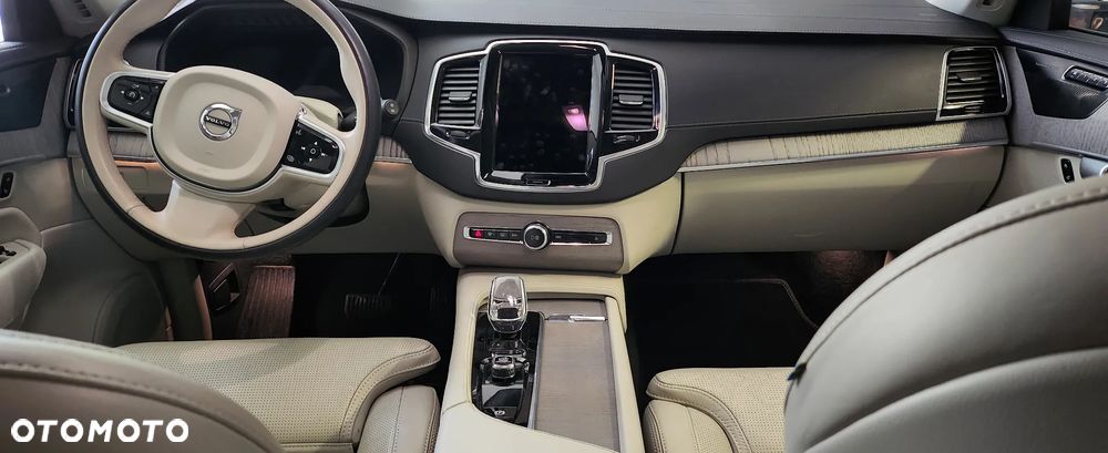 Volvo XC 90 - 8