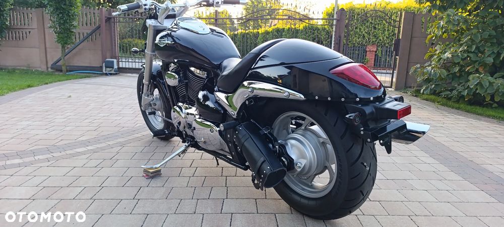 Suzuki Intruder - 14