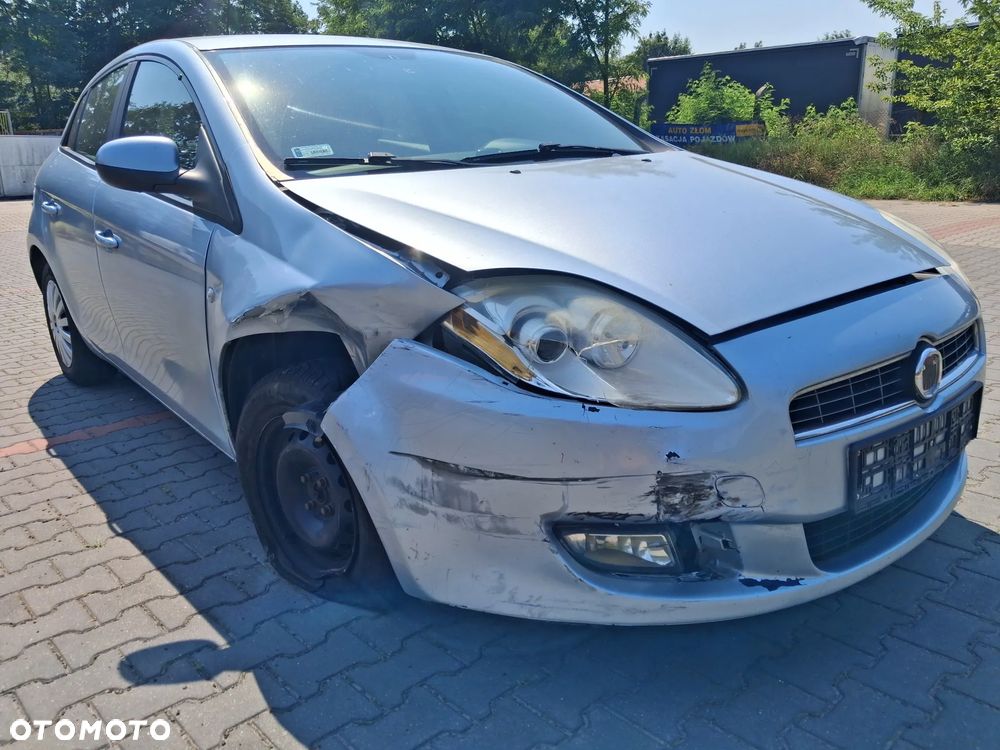 Fiat Bravo II 2 silnik kompletny 1.9 JTD Multijet diesel 192A8000  198AXB1A  skrzynia biegów sprzęgło dwumasa drzwi klapa błotnik lusterko lakier 336/B morski niebieskie lewarek wybierak stacyjka sterownik moduł wiązka zbiorniczek alternator rozrusznik maglownica przepływomierz wąż przewód obudowa osłona atrapa podszybie mechanizm silniczek głośnik radio konsola wyświetlacz zegary moduł komfortu szyba mcperson amortyzator sprężyna sanki wahacz tłumik wydech kolektor zacisk hamulcowy pompa pompka ABS półoś hak holowniczy lampa czujnik parkowania fotele panel sterowania klimatyzacji wykładzina kierownica manetki zwijak Air bag schowek konsola zamek klamka wspomaganie NA CZĘŚCI wszystkie części - 2