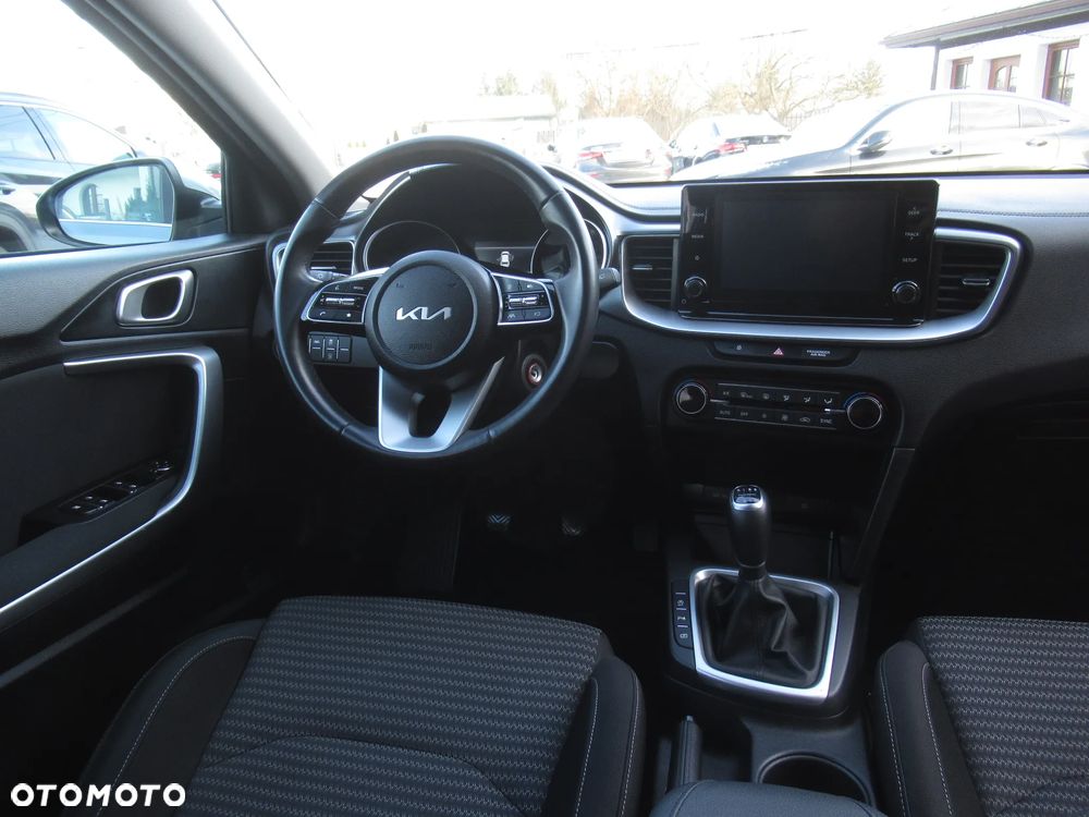 Kia Ceed 1.5 T-GDI M - 11