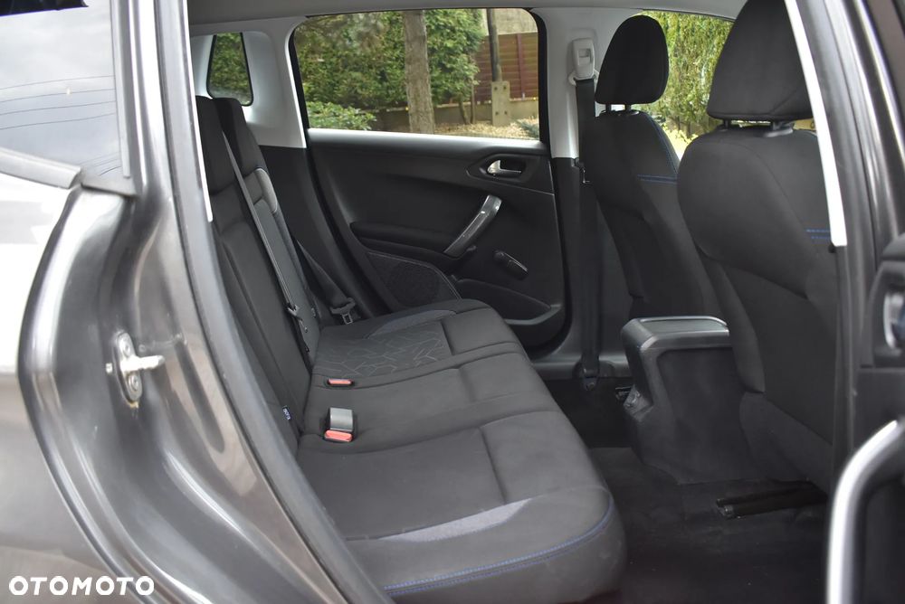 Peugeot 2008 1.6 BlueHDi Style - 23