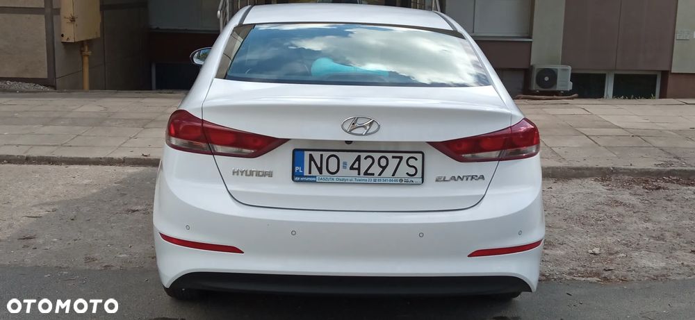 Hyundai Elantra 1.6 Comfort Premiere - 4