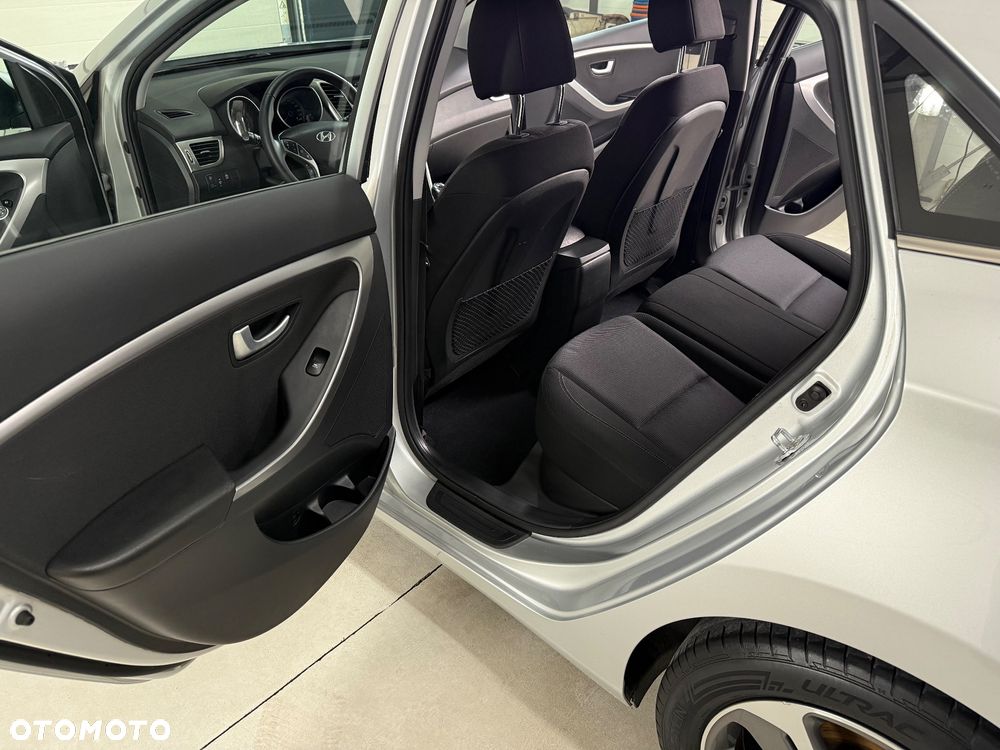 Hyundai i30 blue 1.6 CRDi Style - 13