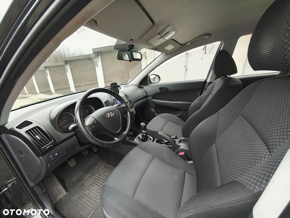 Hyundai i30 1.4 Base + - 18
