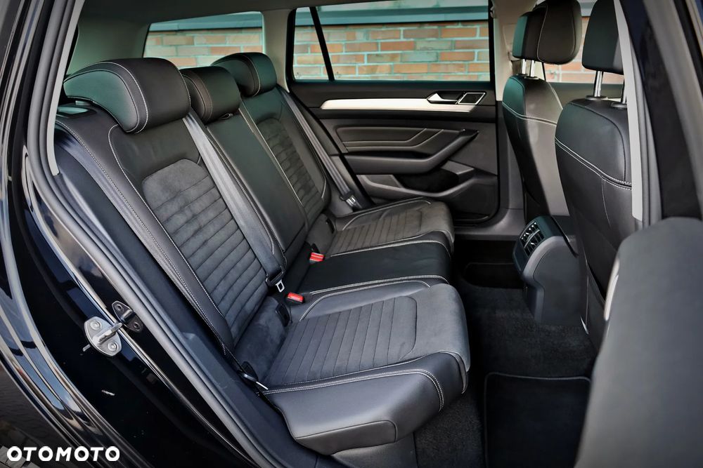 Volkswagen Passat Variant 2.0 TSI Elegance DSG - 22