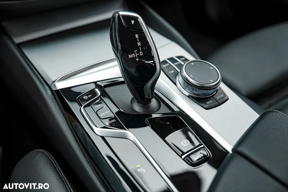 BMW Seria 5 520i Aut. Sport Line - 29