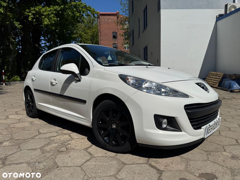 Peugeot 207 - 1