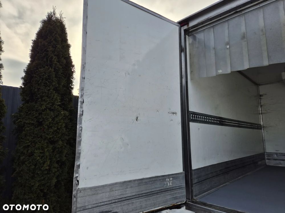 Chłodnia Mroźnia 6 palet 3.4m długa 2.25 szeroka Carrier xarios 350, zasilanie stacjonarne 230v, 2018 rok stan bdb! - 9