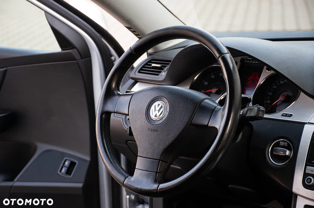 Volkswagen Passat 1.8 TSI Highline - 35