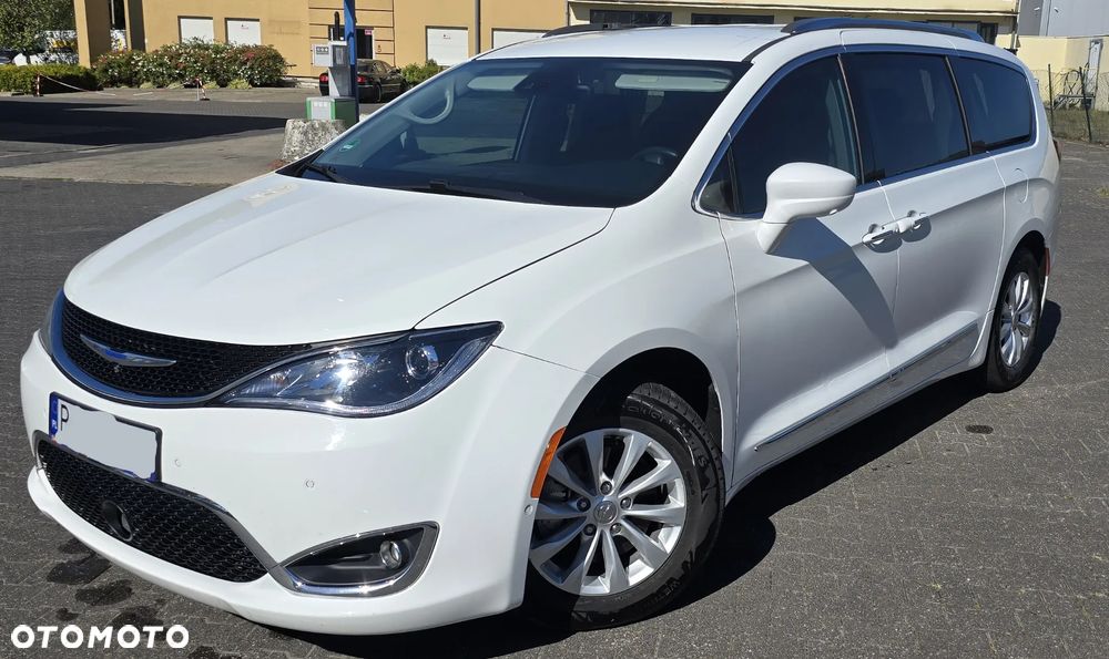 Chrysler Pacifica - 2