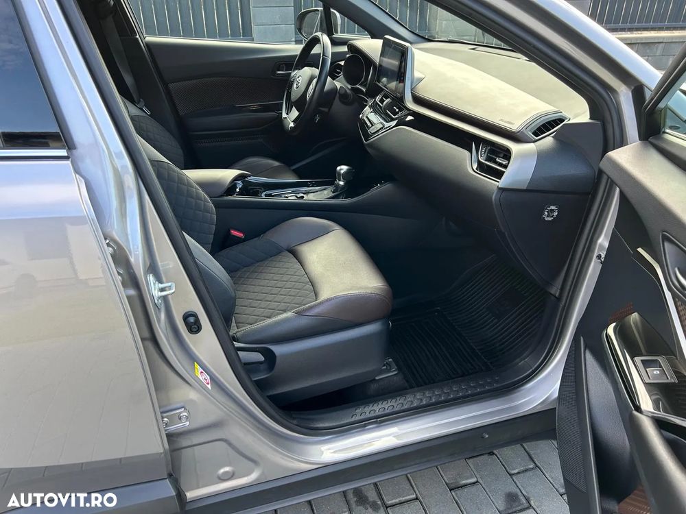 Toyota C-HR Hybrid Style - 31