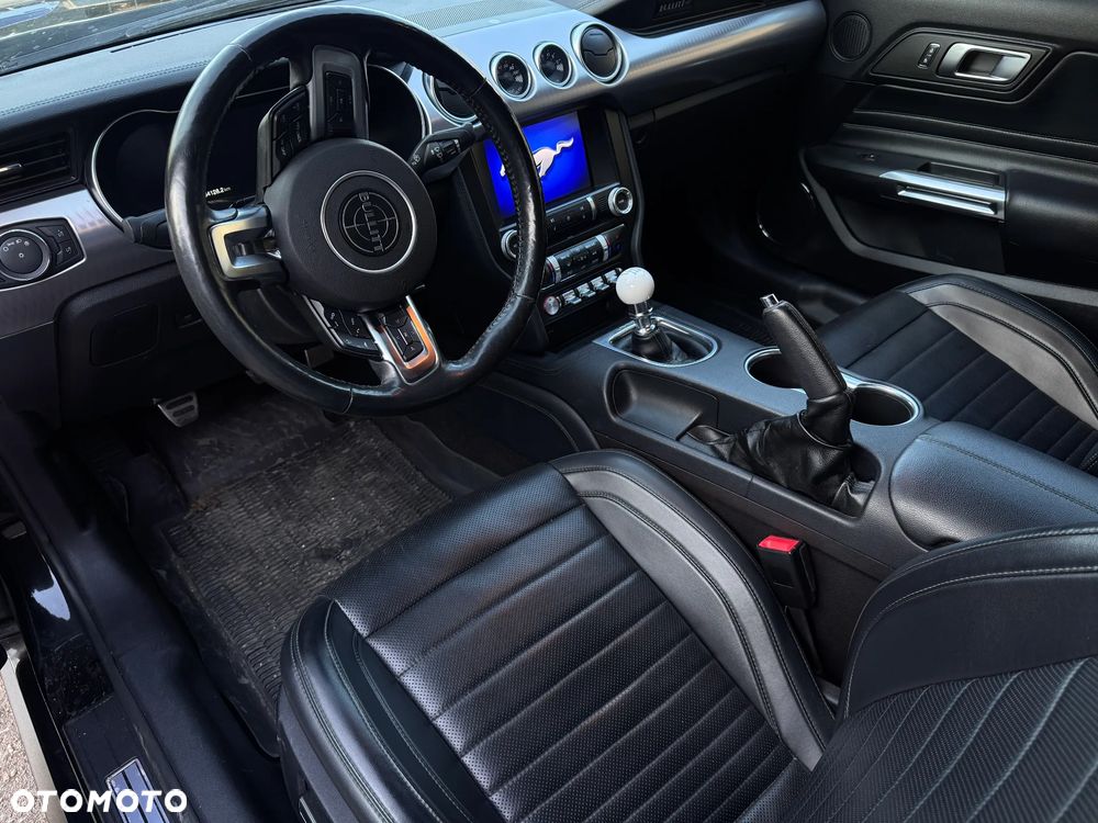 Ford Mustang - 6