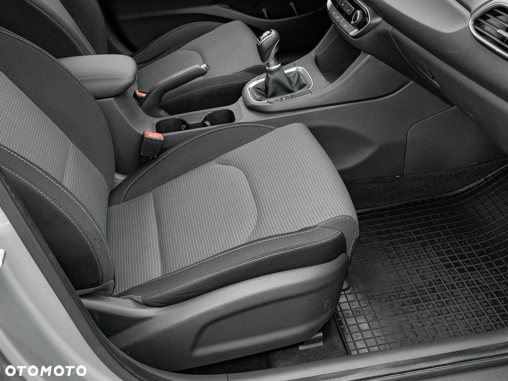 Hyundai i30 1.5 DPI Classic + - 29