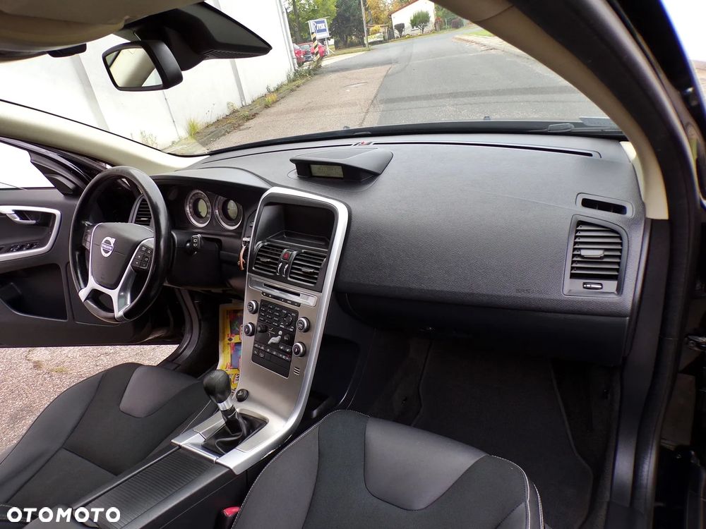 Volvo XC 60 D5 AWD Momentum - 16