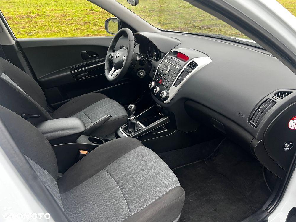 Kia Ceed 1.4 CVVT SW Edition 7 - 14