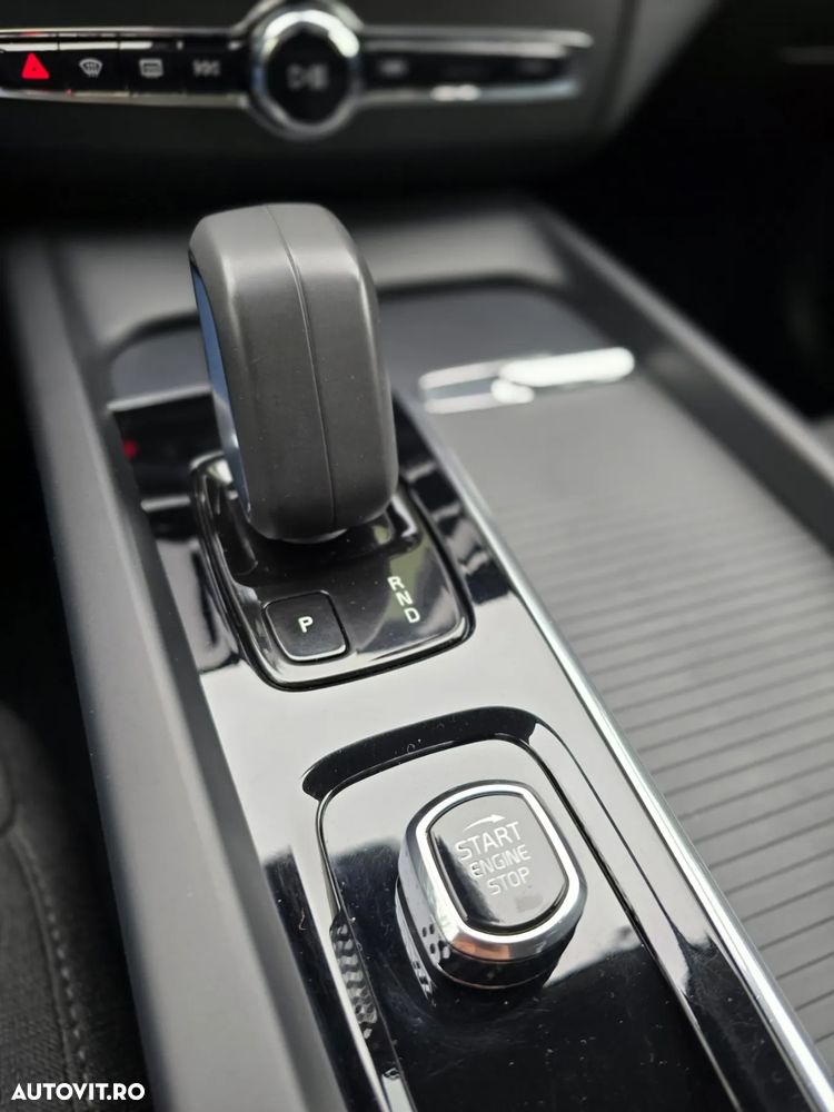 Volvo XC 60 B4 D AWD Core - 12