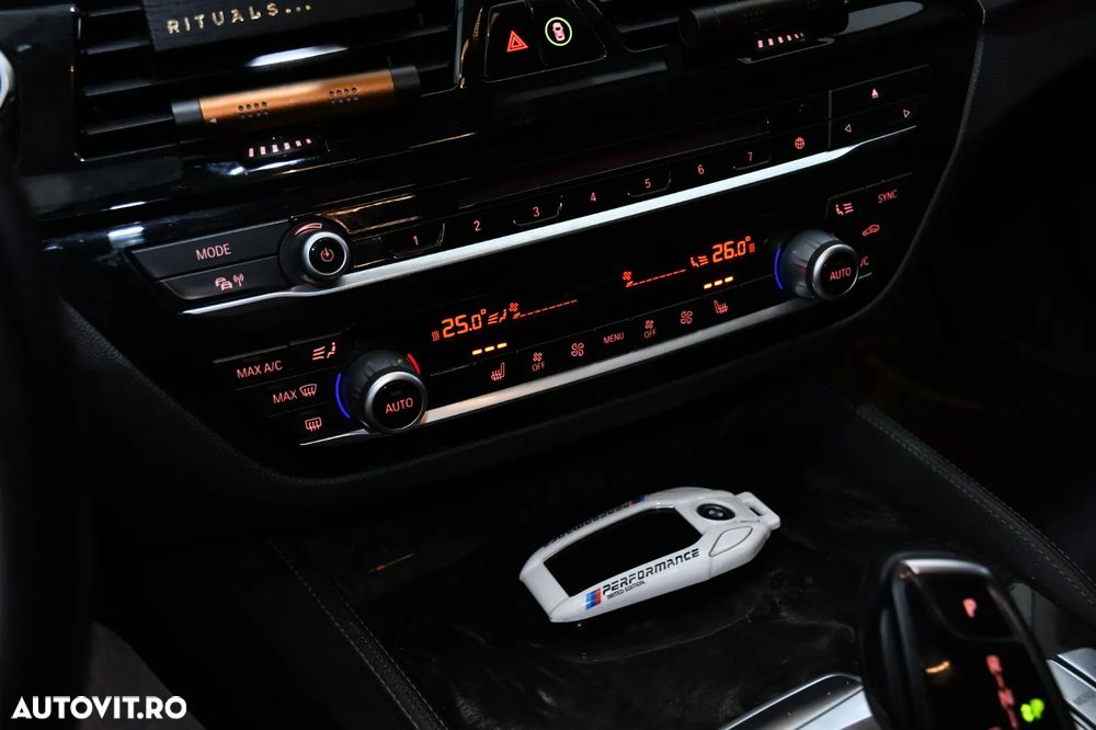 BMW Seria 5 530d xDrive AT - 7