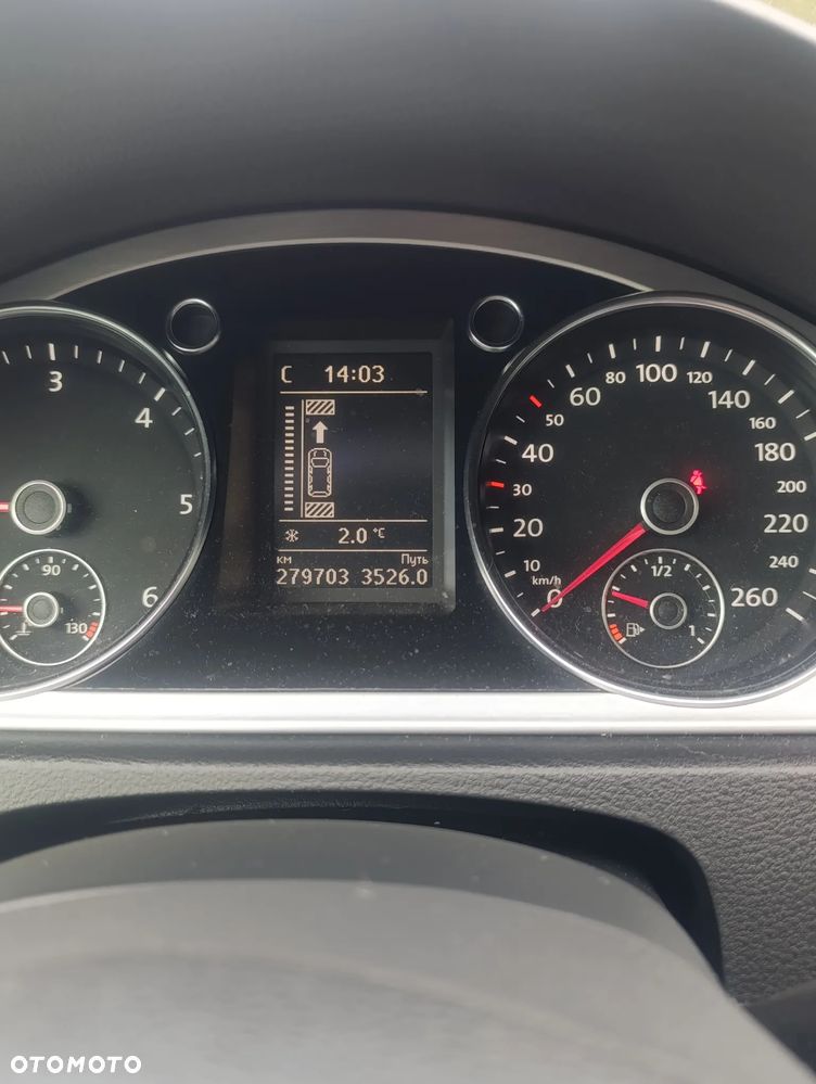 Volkswagen Passat 2.0 TDI Highline - 32