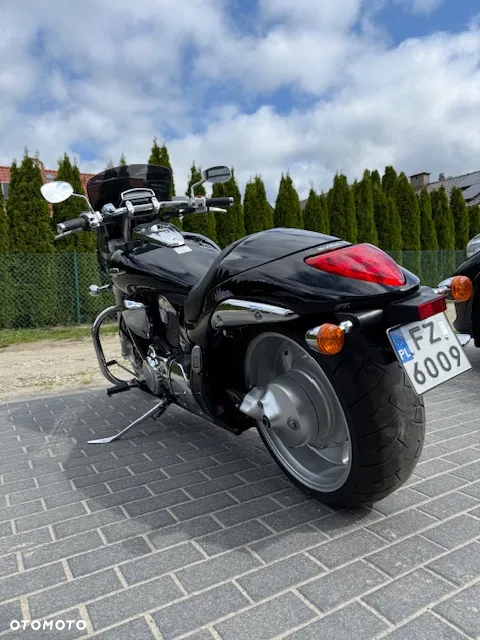 Suzuki Intruder - 4